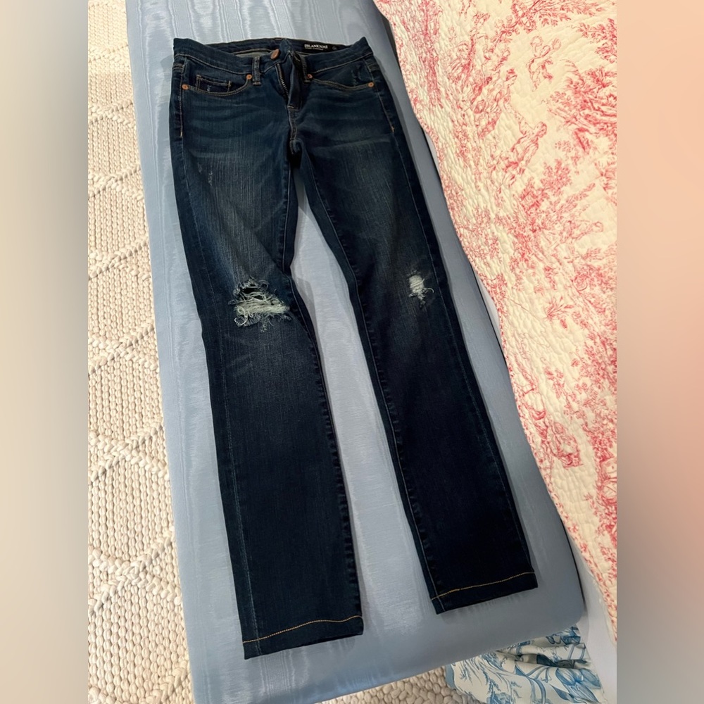 BLANK NYC DARK WASH RIPPED SKINNY JEANS